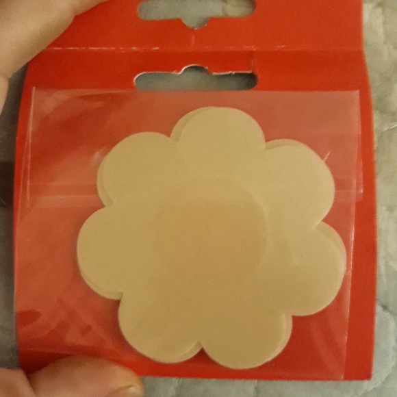 CHELSEA BELLES BREAST PETALS - Picture 3 of 3